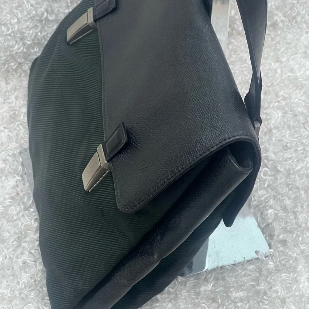 Louis Vuitton Black Fabric and Taiga Leather Saratov GM Messenger Bag